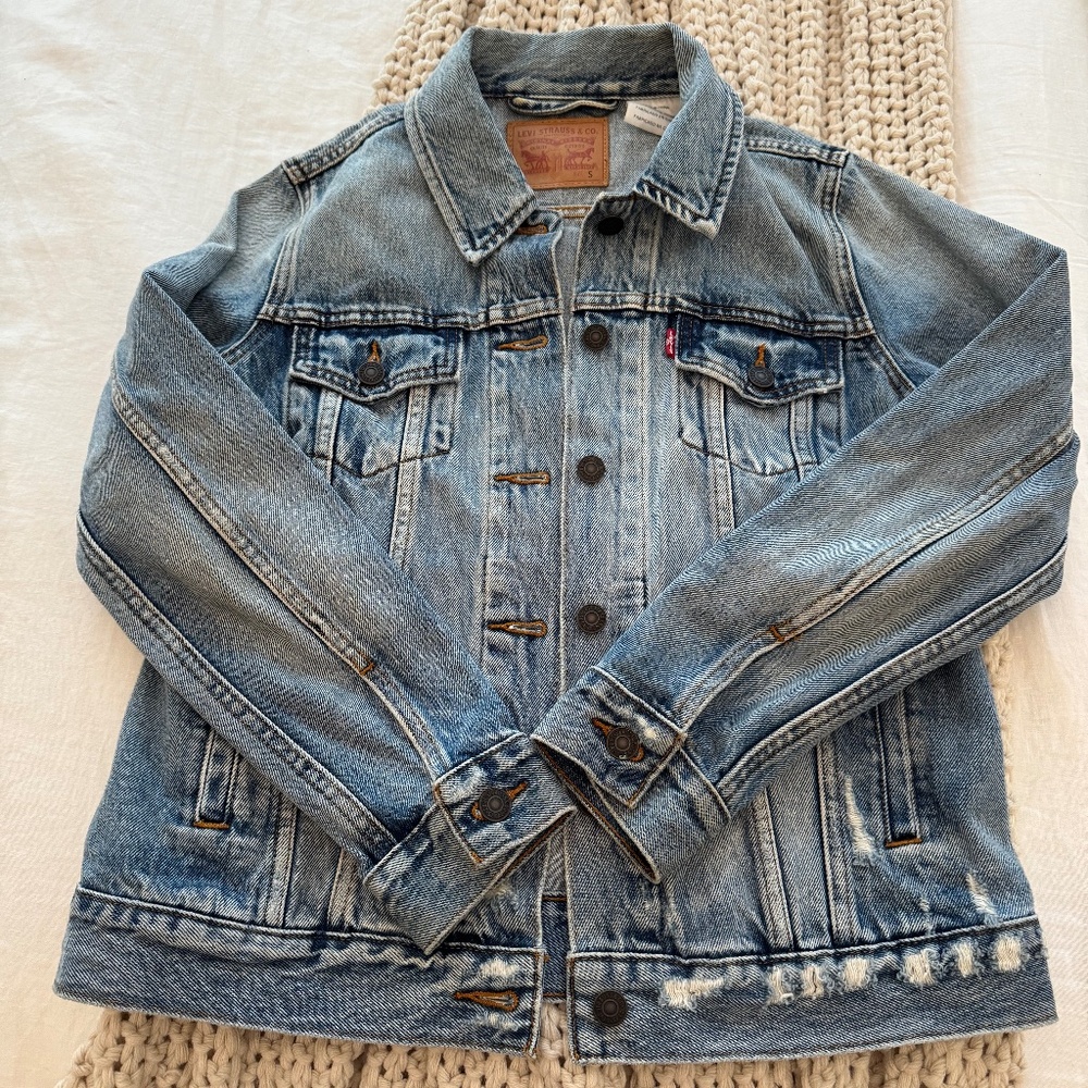 Levi jean jacket (LunaB)